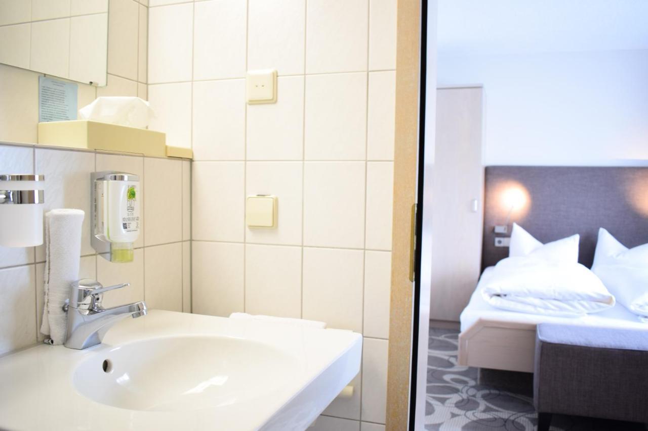 Standard Doppelzimmer teilweise mit Balkon